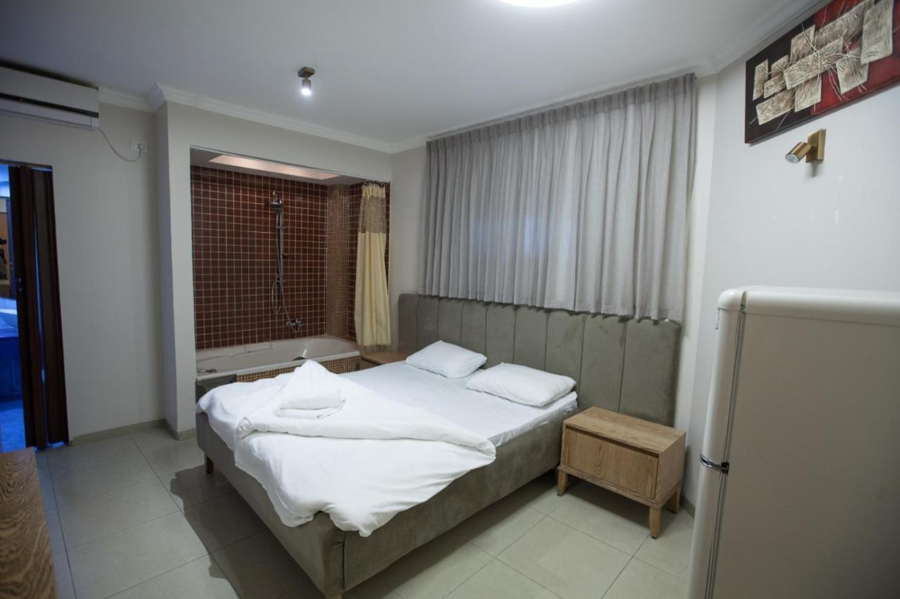 อาฮูซัท เฮาเชอร์ Hotel ทิเบเรียส ภายนอก รูปภาพ