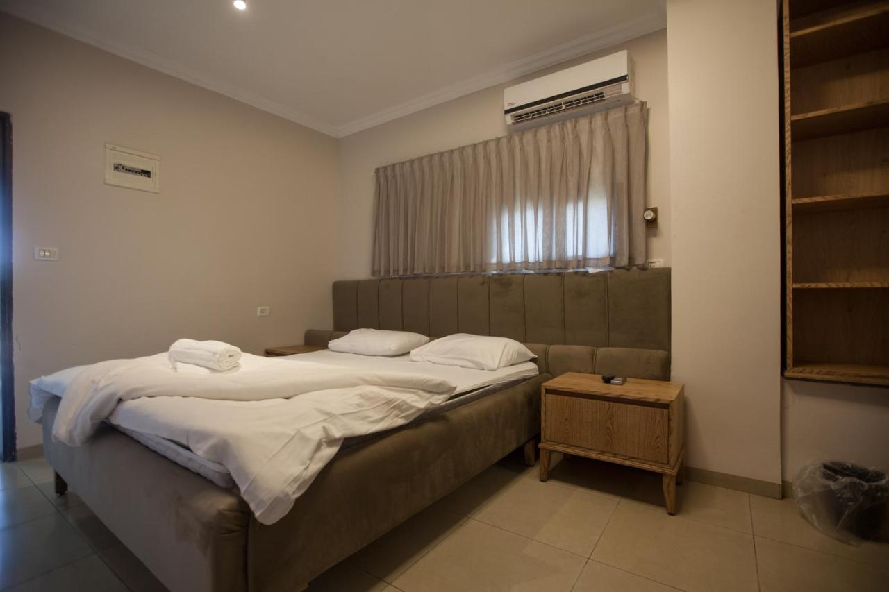 อาฮูซัท เฮาเชอร์ Hotel ทิเบเรียส ภายนอก รูปภาพ