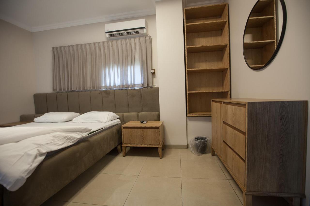 อาฮูซัท เฮาเชอร์ Hotel ทิเบเรียส ภายนอก รูปภาพ