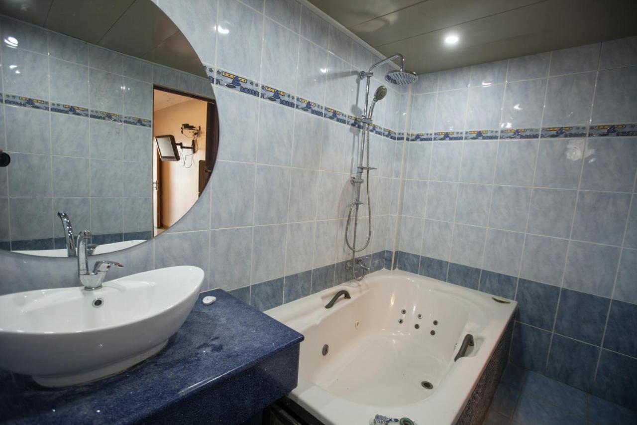 อาฮูซัท เฮาเชอร์ Hotel ทิเบเรียส ภายนอก รูปภาพ
