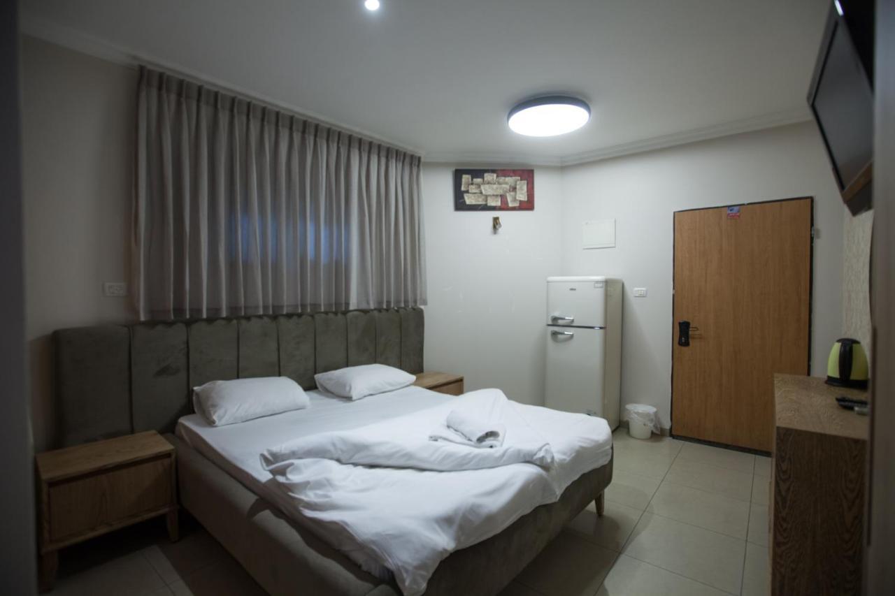 อาฮูซัท เฮาเชอร์ Hotel ทิเบเรียส ภายนอก รูปภาพ