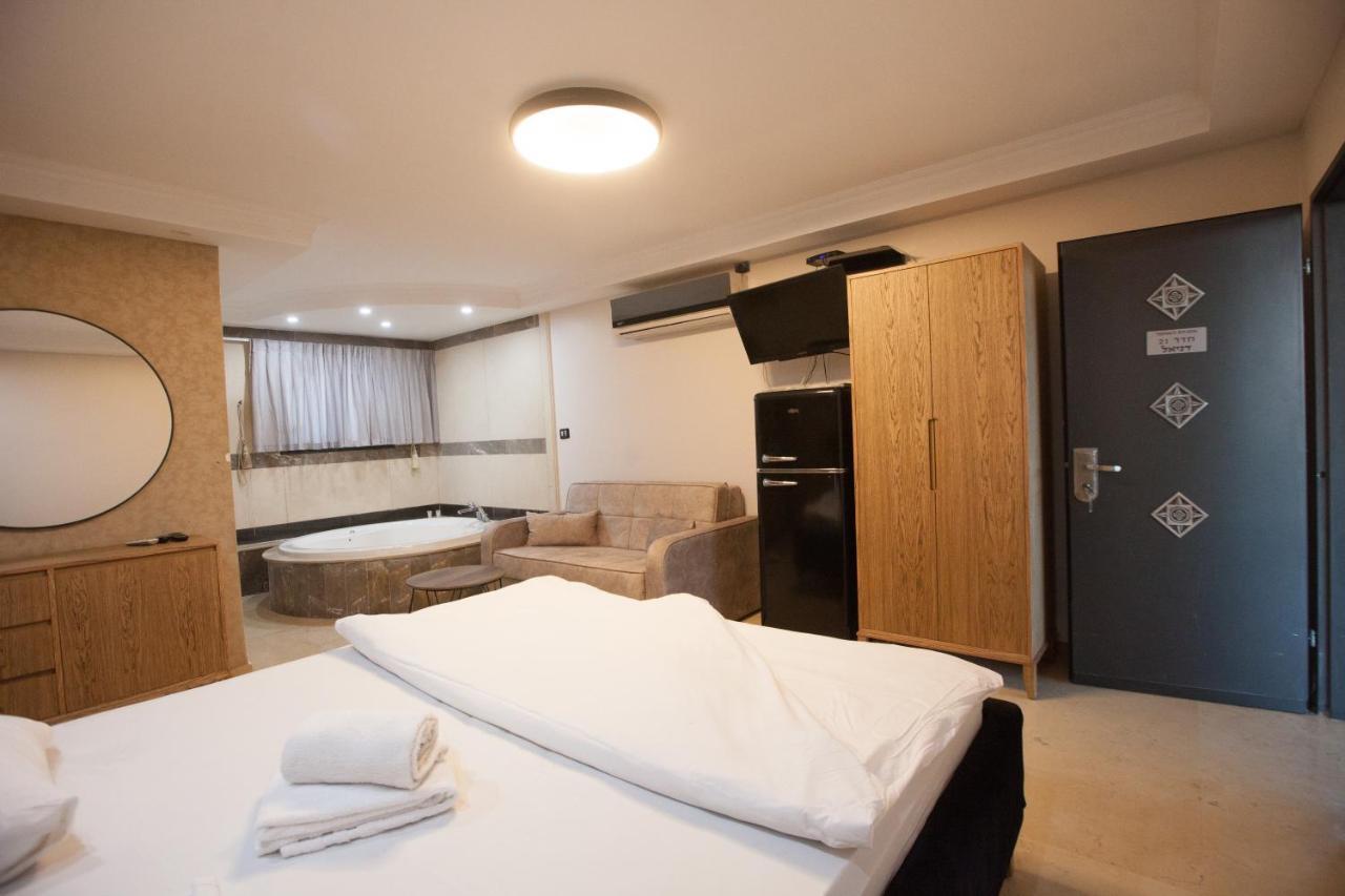 อาฮูซัท เฮาเชอร์ Hotel ทิเบเรียส ภายนอก รูปภาพ